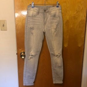 NWT mid-rise distressed jegging ankle